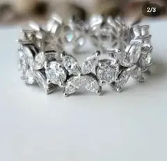 Diamond halo engagement ring